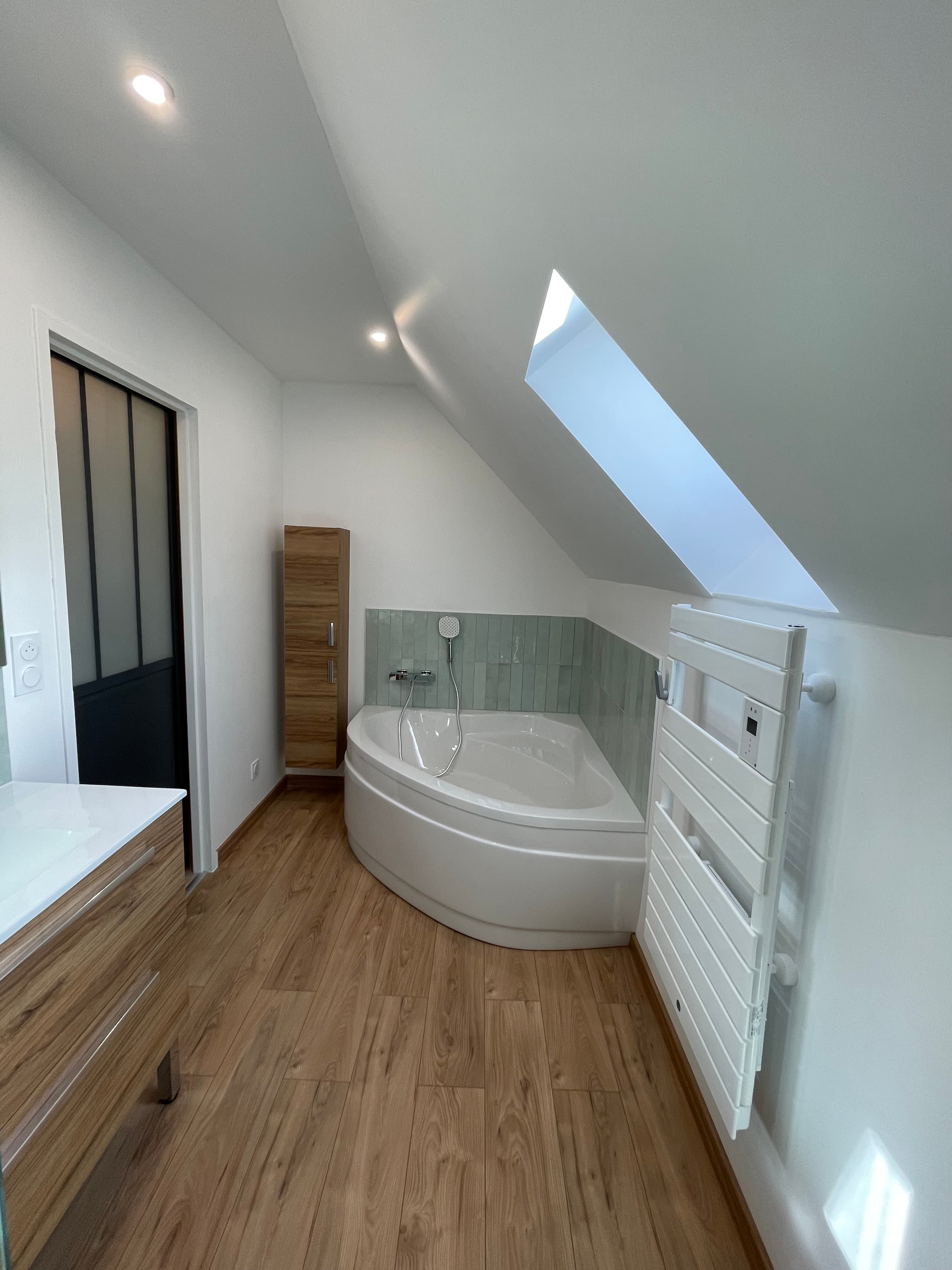 Après travaux - Rénovation complète de salle de bain sous combles à Rémalard-en-Perche à Rémalard-en-Perche - photo 2