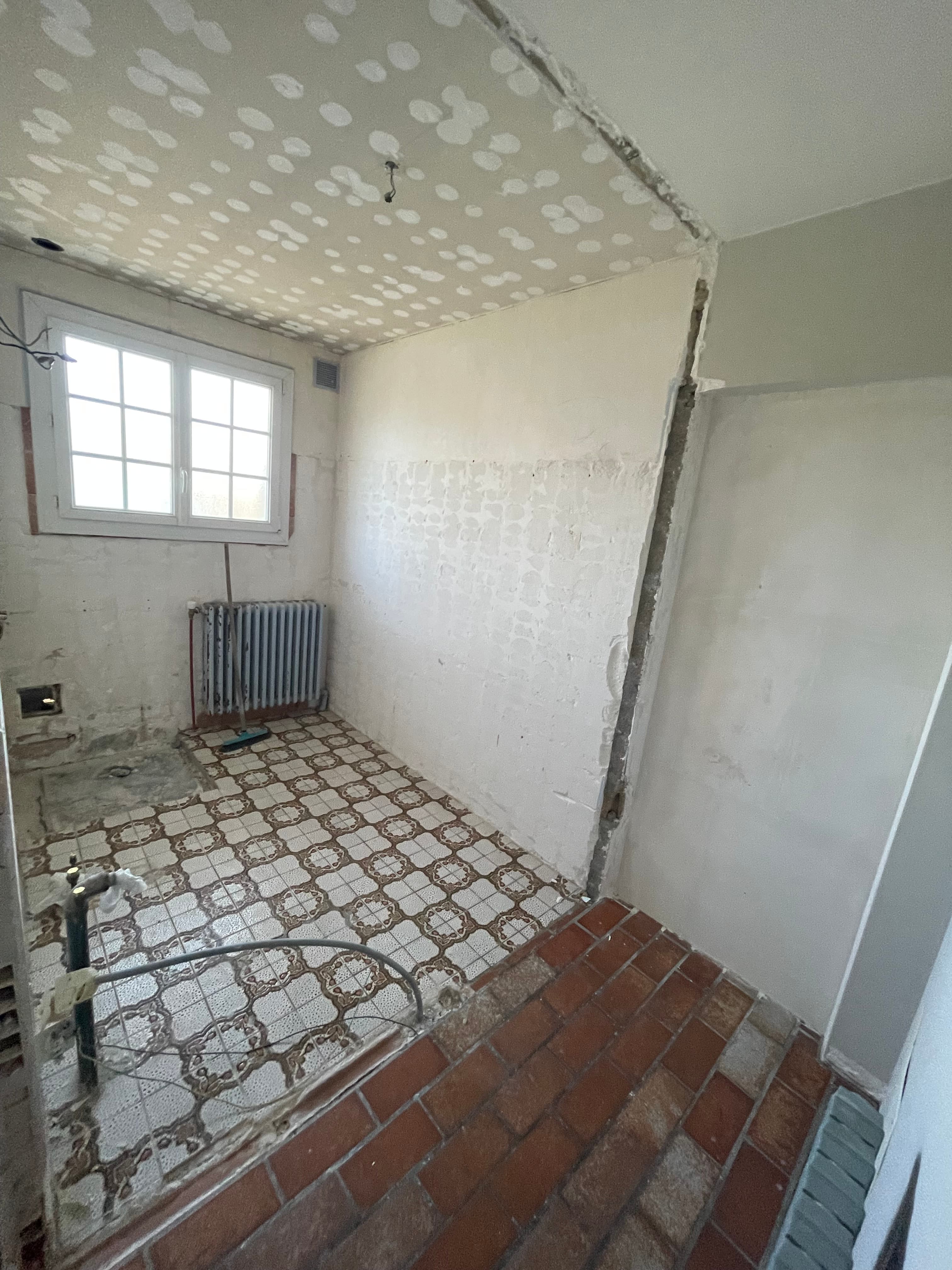 Avant travaux - Rénovation complète de salle de bain moderne à Combres à Combres - photo 1